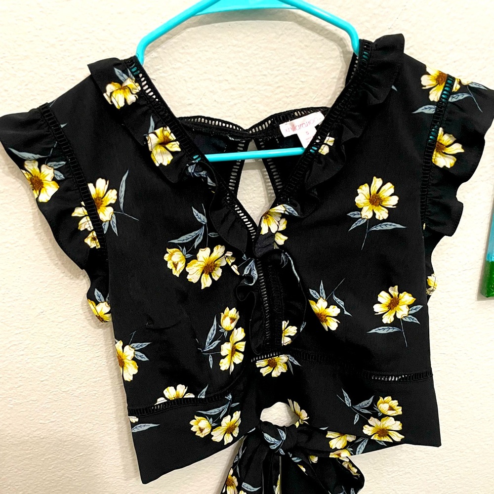 A crop top casual blouse ready to find it’s new home!